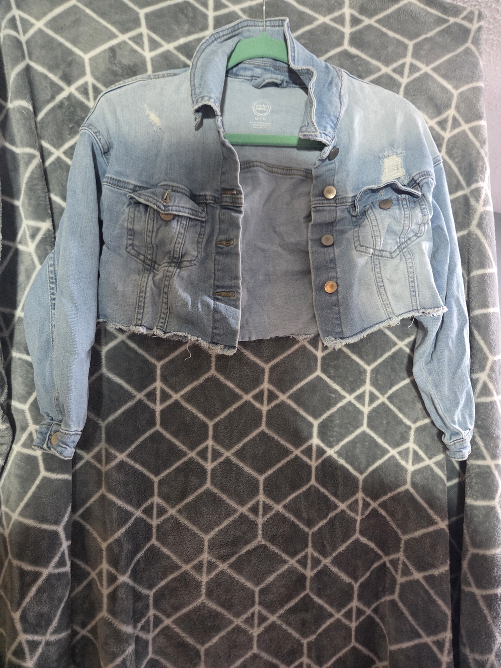 Little Girls Cropped Light Wash Distressed Denim Jacket Size M